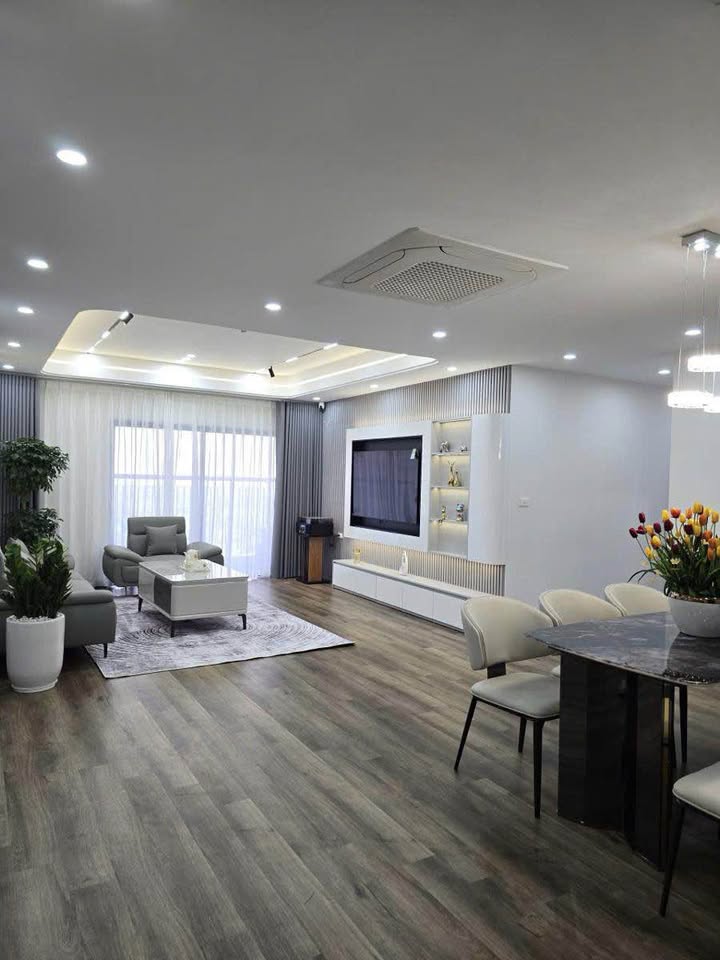 Căn hộ GoldMark City Cầu Giấy 135m² giá 14 tỷ - Full nội thất sang trọng!