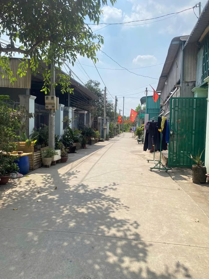 Đất nền Phước Tân 270m² giá chỉ 2.2 tỷ - Vị trí đẹp gần chợ và trường học!