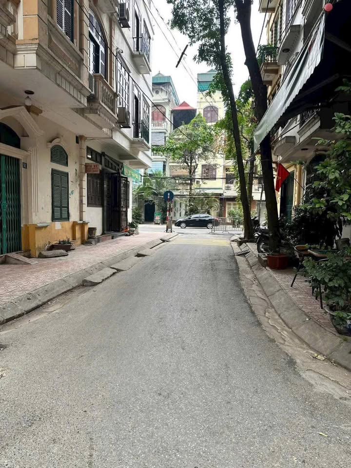 Nhà phân lô Hồng Hà - Đường Yên Phụ - 30m² giá 12 tỷ - Cơ hội hiếm có!