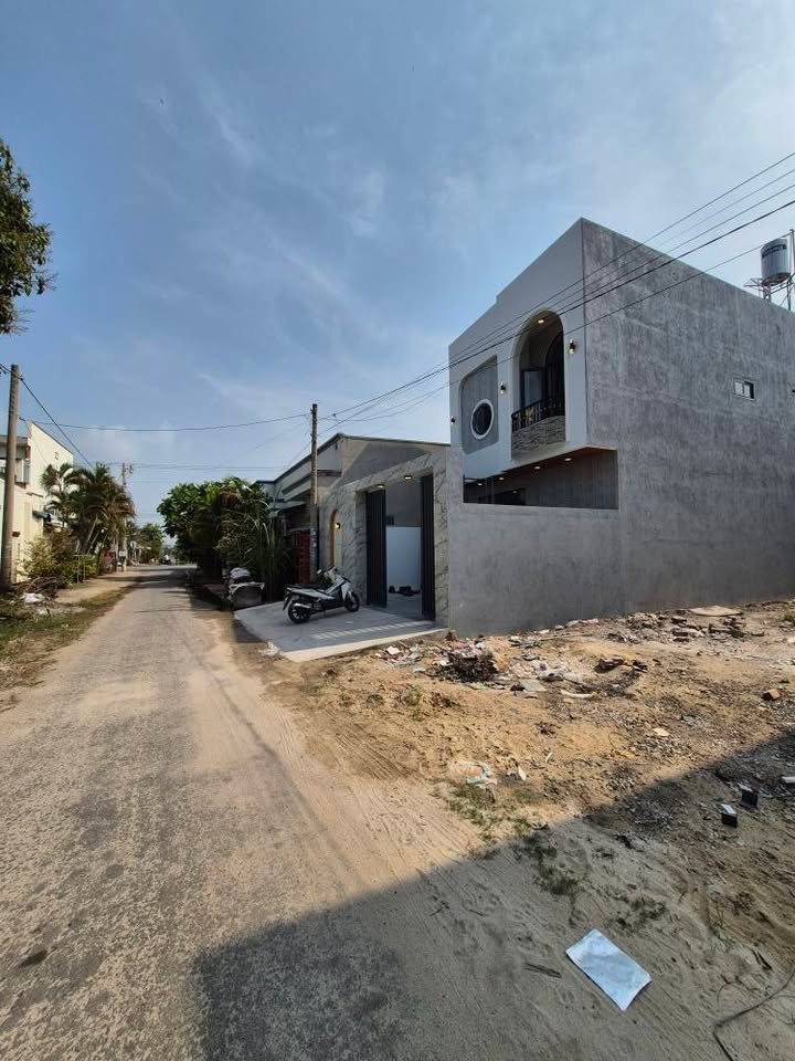 Nhà 1 Trệt 1 Lầu KP Long Tân, Tây Ninh 90m² giá 1.99 tỷ - Thiết kế hiện đại, thoáng mát!