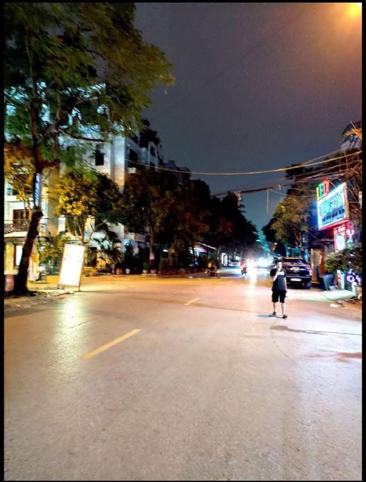 Nhà phố Định Công, Hoàng Mai 45m² giá 13.5 tỷ - Kinh doanh tốt, ô tô vào nhà!