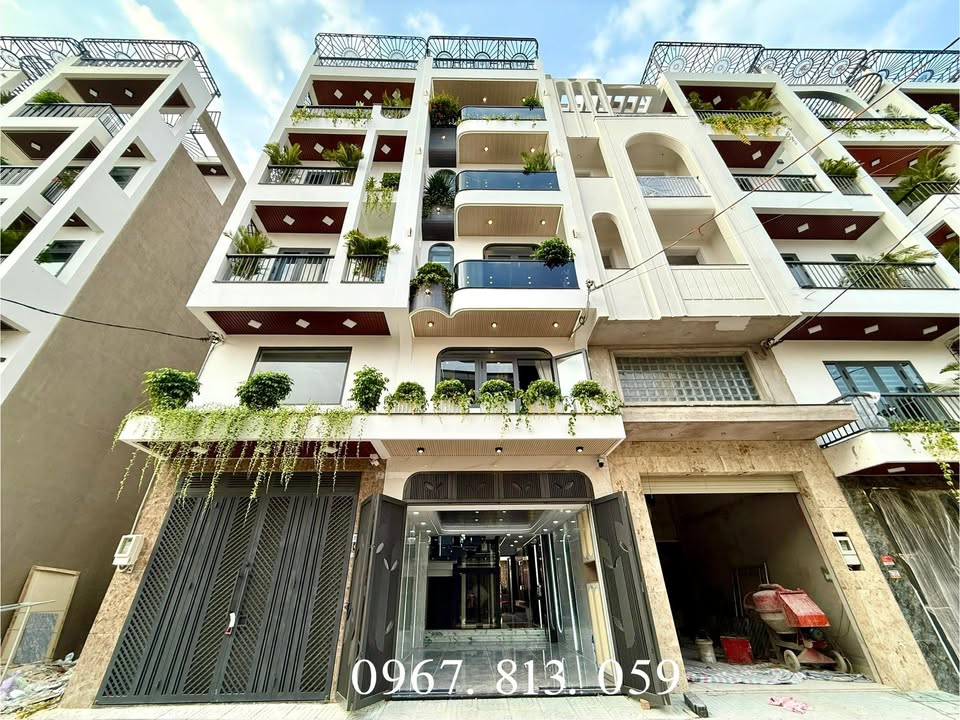 Nhà phố 5 tầng An Phú Đông 80m² giá 8.55 tỷ - Thang máy tiện lợi, gần trường học!