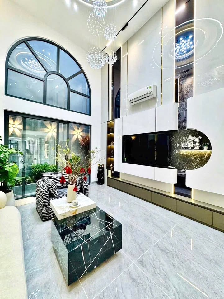 Nhà FrontHouse 50m² Ngọc Thụy giá 10 tỷ - Cơ hội hiếm có cho kinh doanh!