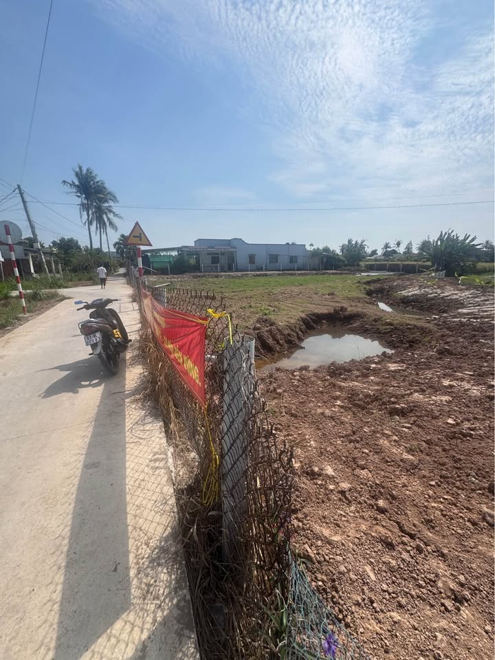 Đất nền 900m² xã Phú Thạnh, giá 760 triệu - Gần chợ và trường học!