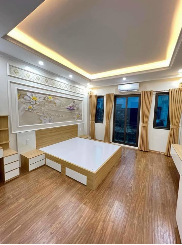 Nhà riêng 35m² Phường Mễ Trì, Quận Nam Từ Liêm giá 7.7 tỷ - Ô tô đỗ cửa, thang máy