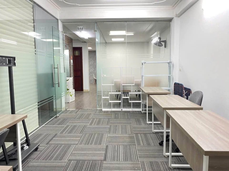 Văn phòng cho thuê tại phố Hồ Tùng Mậu, 40m² chỉ 6 triệu - Sẵn sàng làm việc ngay!