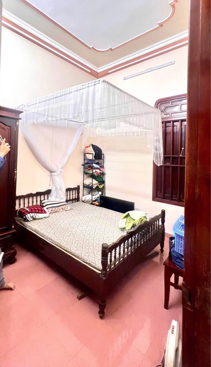 Nhà 3 tầng tại Phường Hạc Thành, 98m² giá 6.3 tỷ - Ô tô vào tận sân!