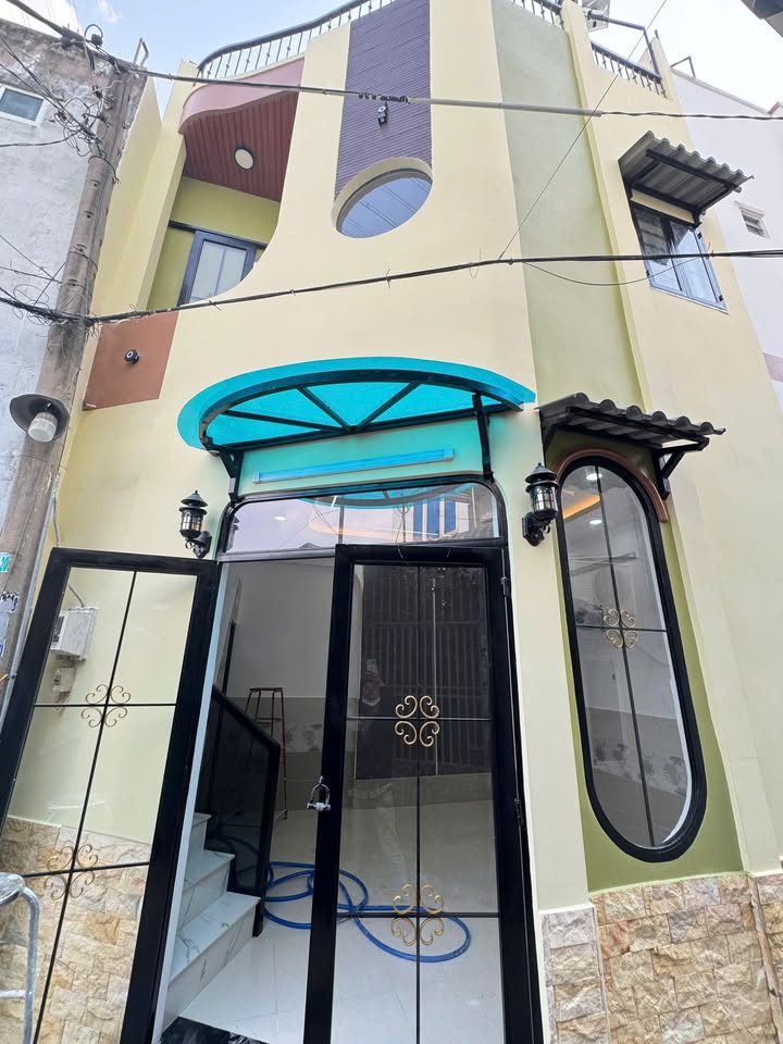 Nhà đẹp Hóc Môn 20m² giá 1.08 tỷ - Full nội thất, sẵn sàng ở ngay!