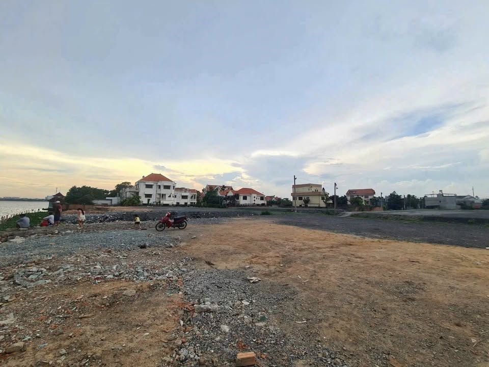 Đất mặt tiền sông Sài Gòn, An Phú Đông, 19000m² - Giá chỉ 900 tỷ thương lượng nhẹ!