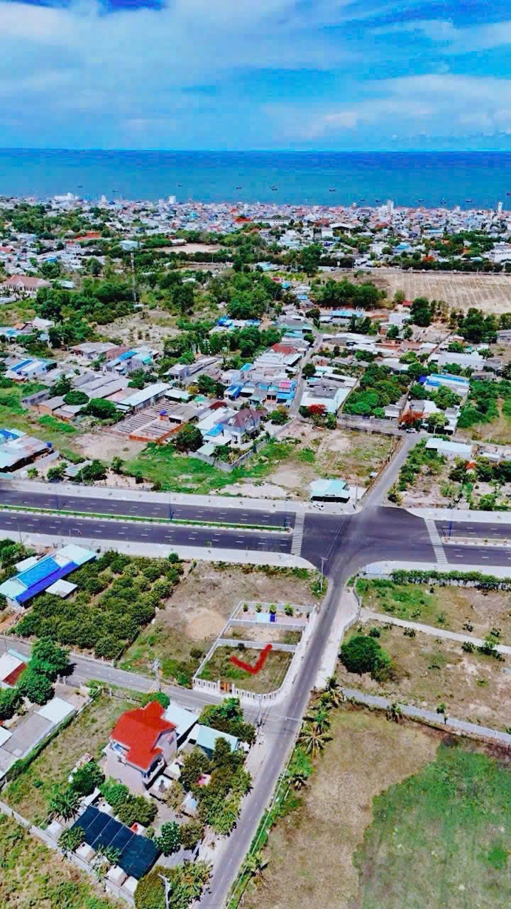 Đất nền góc 2 mặt tiền đường VT-Bình Châu, 349m² chỉ 5 tỷ - Cơ hội đầu tư tuyệt vời!