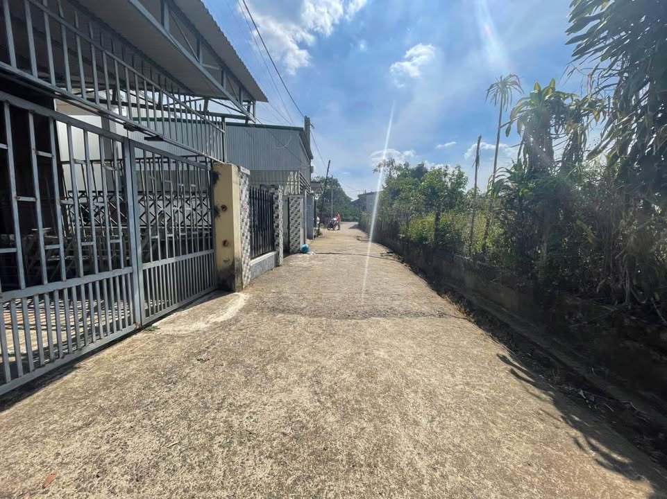 Nhà 2 mặt tiền hẻm Yết Kiêu, TP Bảo Lộc, 255m² giá chỉ 3.1 tỷ - Bán gấp!