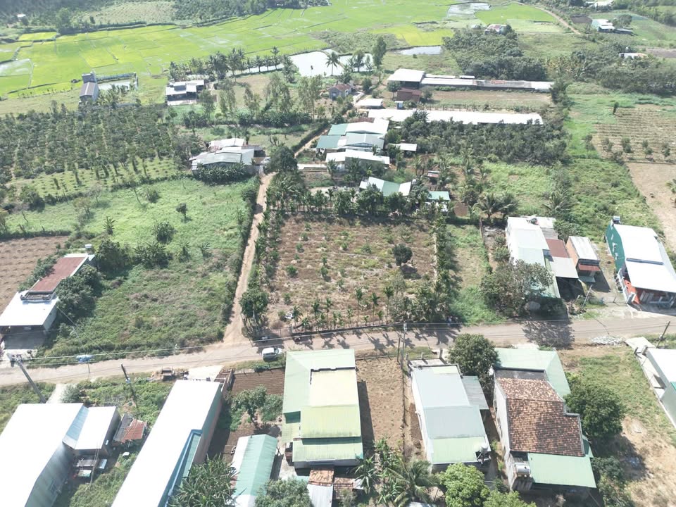 Lô đất 2 mặt tiền tại xã Ea Kmút, huyện Ea Kar, giá chỉ 4.2 tỷ - Khu đông dân cư sầm uất!