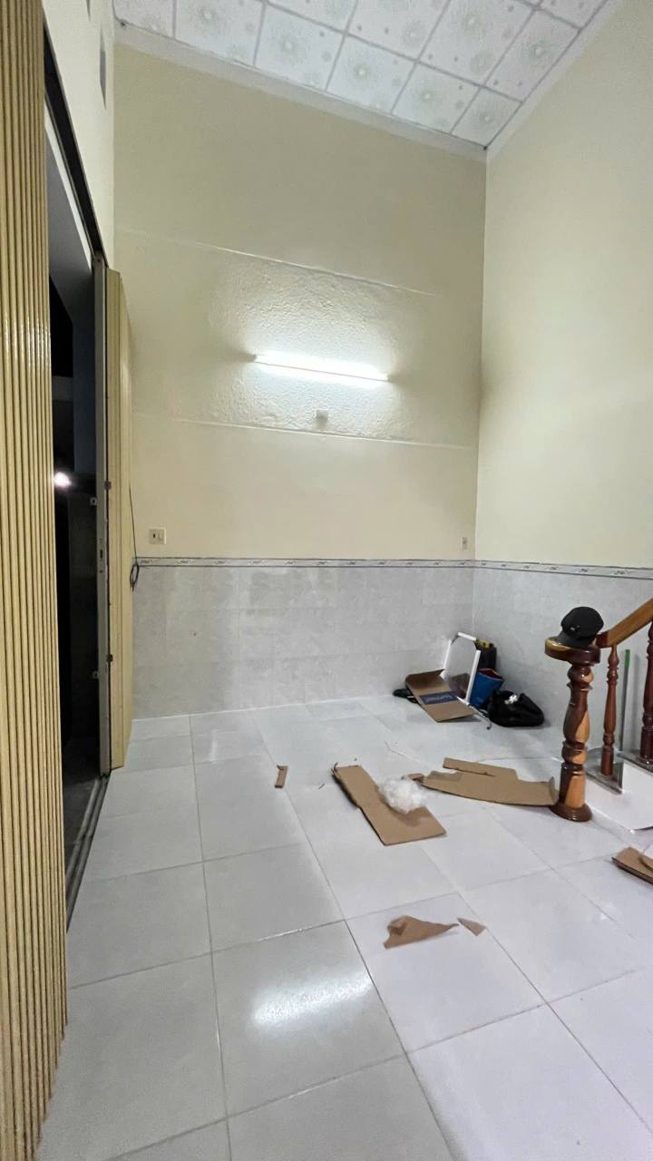 Bán Nhà Hẻm 808 Trần Hưng Đạo, 40,3m² chỉ 1,8 tỷ - Cơ hội vàng cho gia đình trẻ!