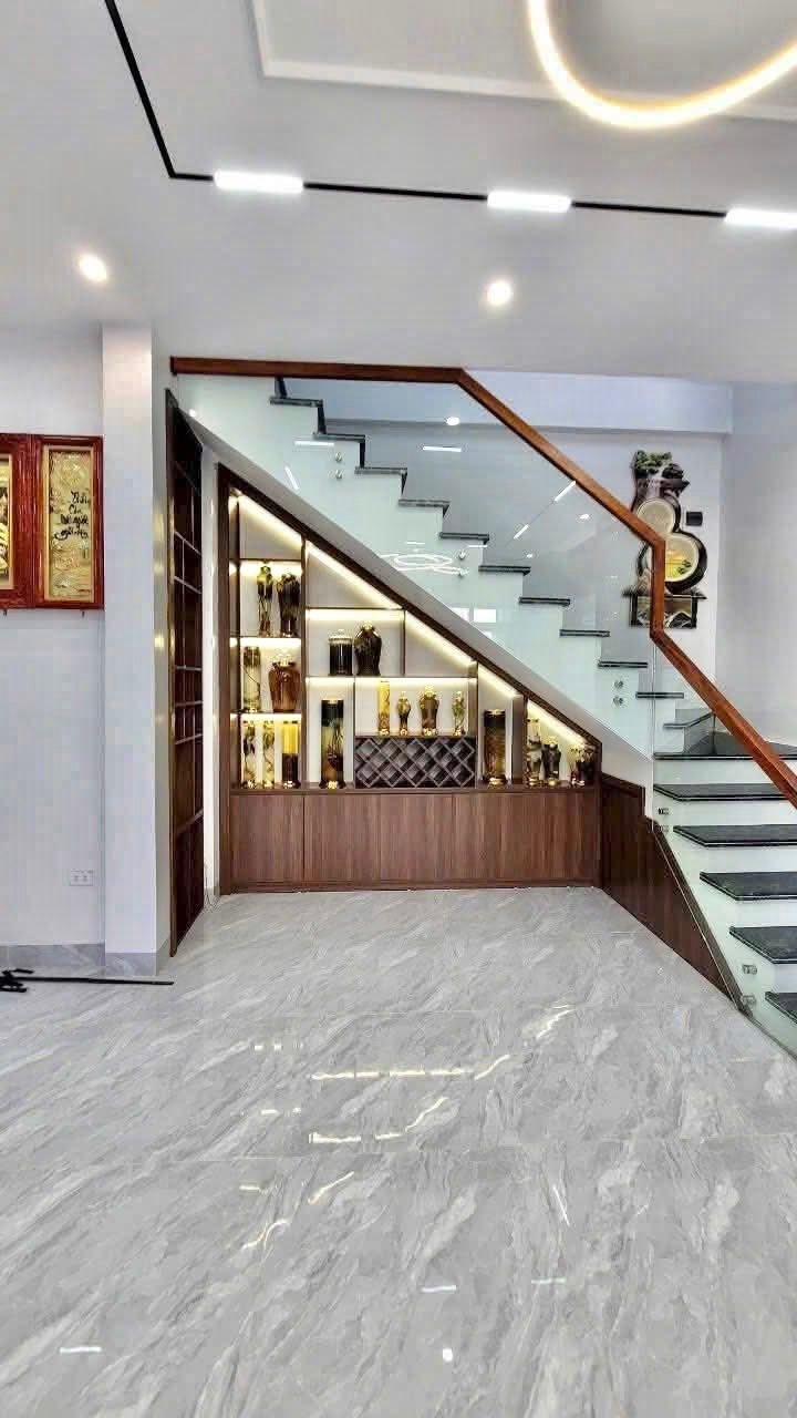 Nhà phố 2 tầng mặt tiền Đường 10-10, 142m² giá 2 tỷ - Thiết kế hiện đại, đầy đủ nội thất!