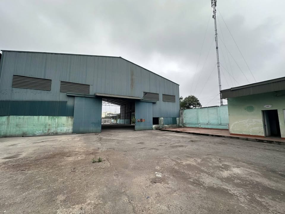 Kho xưởng cho thuê tại cụm công nghiệp Quất Động, 2000m² giá 130 triệu - Sẵn sàng hoạt động ngay!