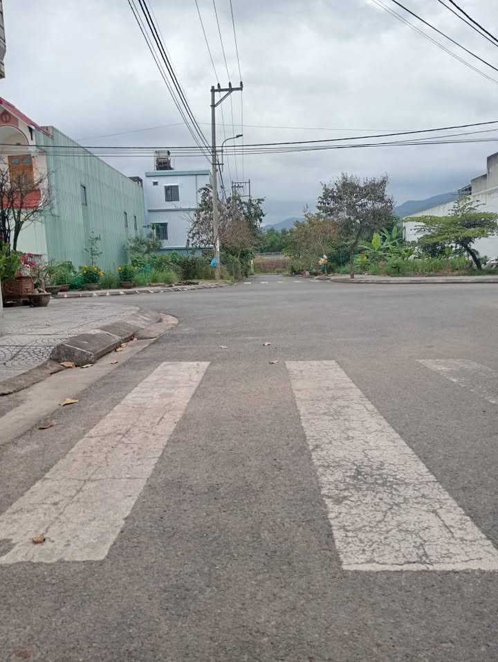 Đất nền Hòa Liên 150m² giá 2.4 tỷ - Vị trí đẹp, giao thông thuận lợi!