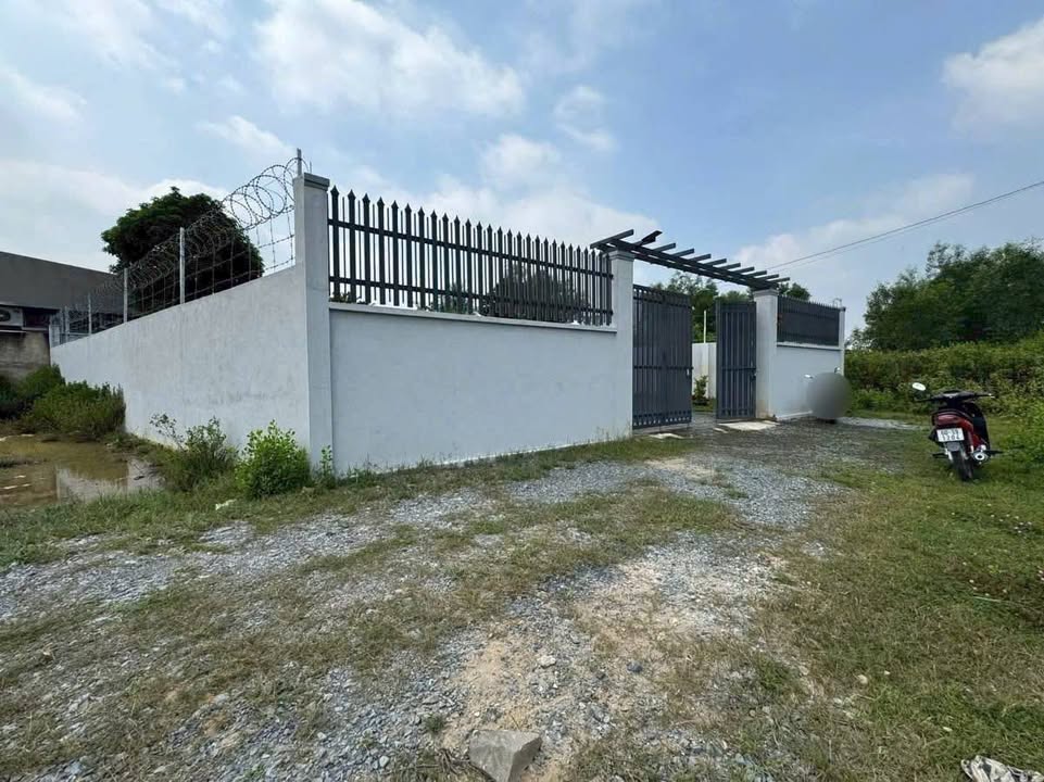 Nhà vườn Phú Đông Nhơn Trạch 300m² - Sân vườn đẹp, gần sông!