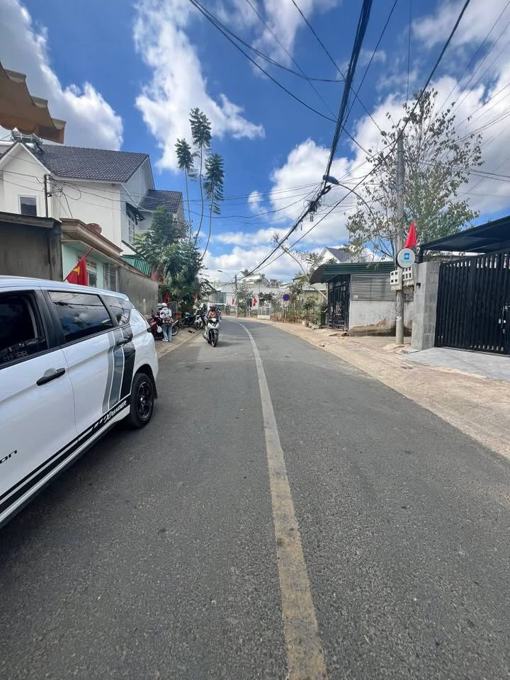 Đất mặt tiền nhựa Lang Biang, Đà Lạt 149m² giá 5.5 tỷ - Vị trí cực đẹp!