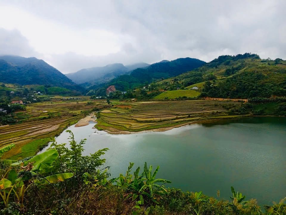 Đất thổ cư bám hồ Cạn Thượng, Huyện Cao Phong, 27.000m² - Giá thỏa thuận hấp dẫn!