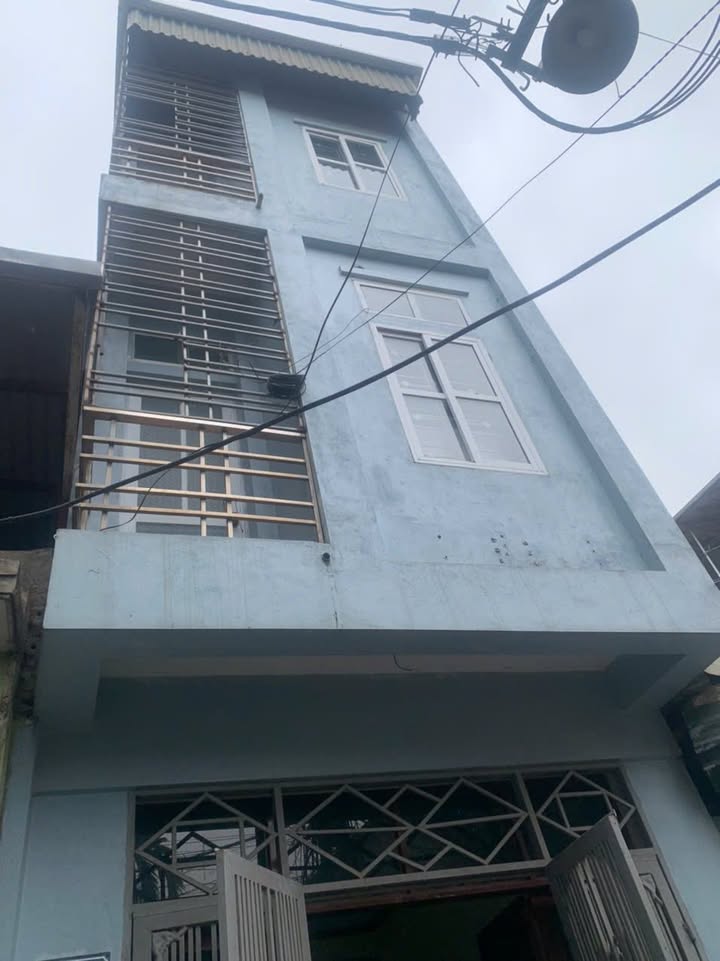 Nhà 2,5 tầng Phú Thịnh, Sơn Tây 33m² giá 2 tỷ - Chỉ cần xách vali vào ở ngay!