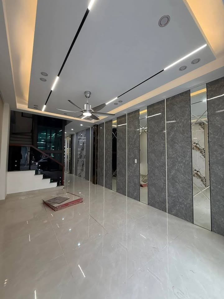 Nhà mặt phố Ngô Thì Nhậm, Quận Hai Bà Trưng, 60m² - Kinh doanh sầm uất, nội thất cao cấp!