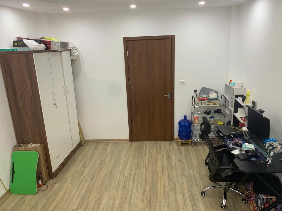 Phòng cho thuê tại Ngõ 10 Phố Xốm, 20m² - Tiện nghi đầy đủ, giá thỏa thuận!