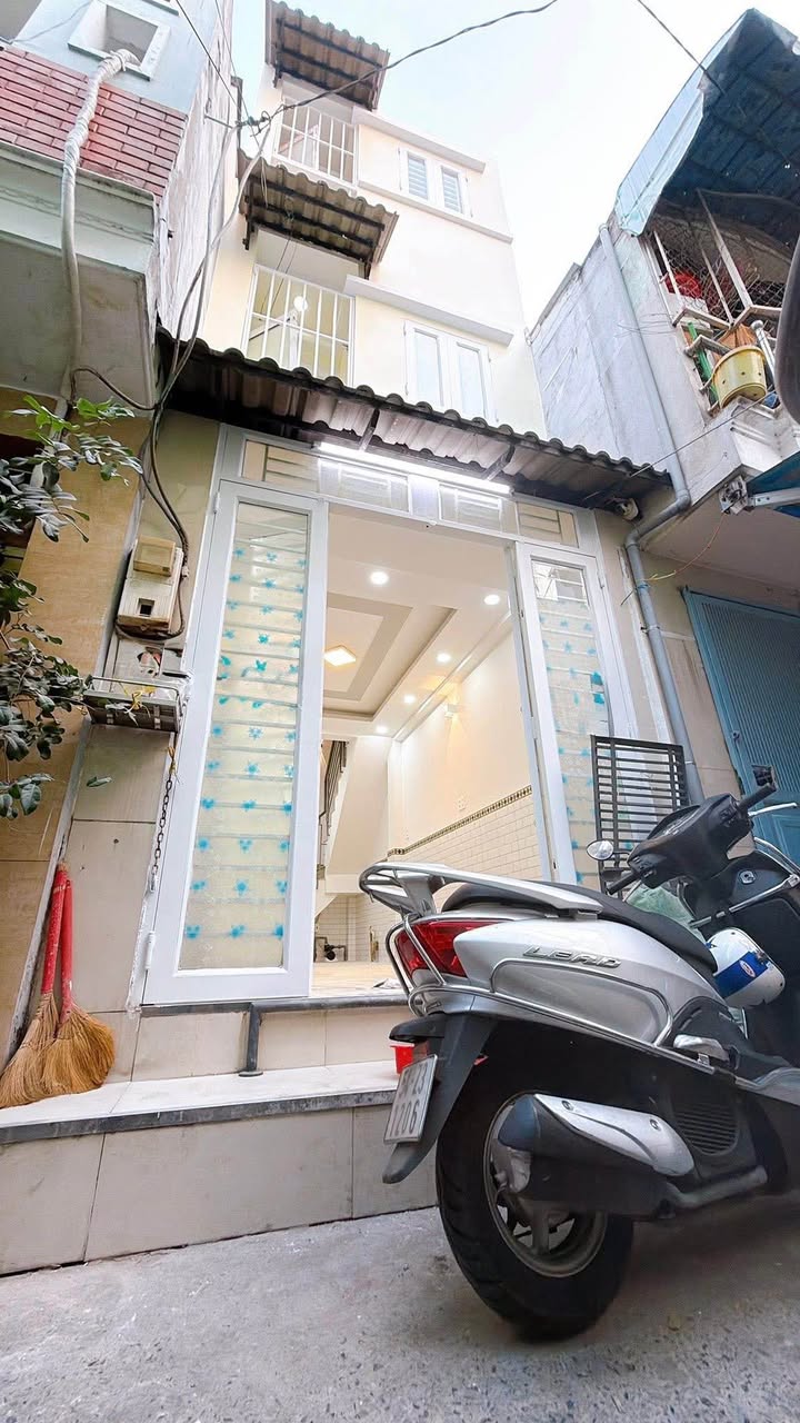 Nhà phố Quận 4 - 18m² giá 2.85 tỷ - Đầu tư lý tưởng gần trung tâm!