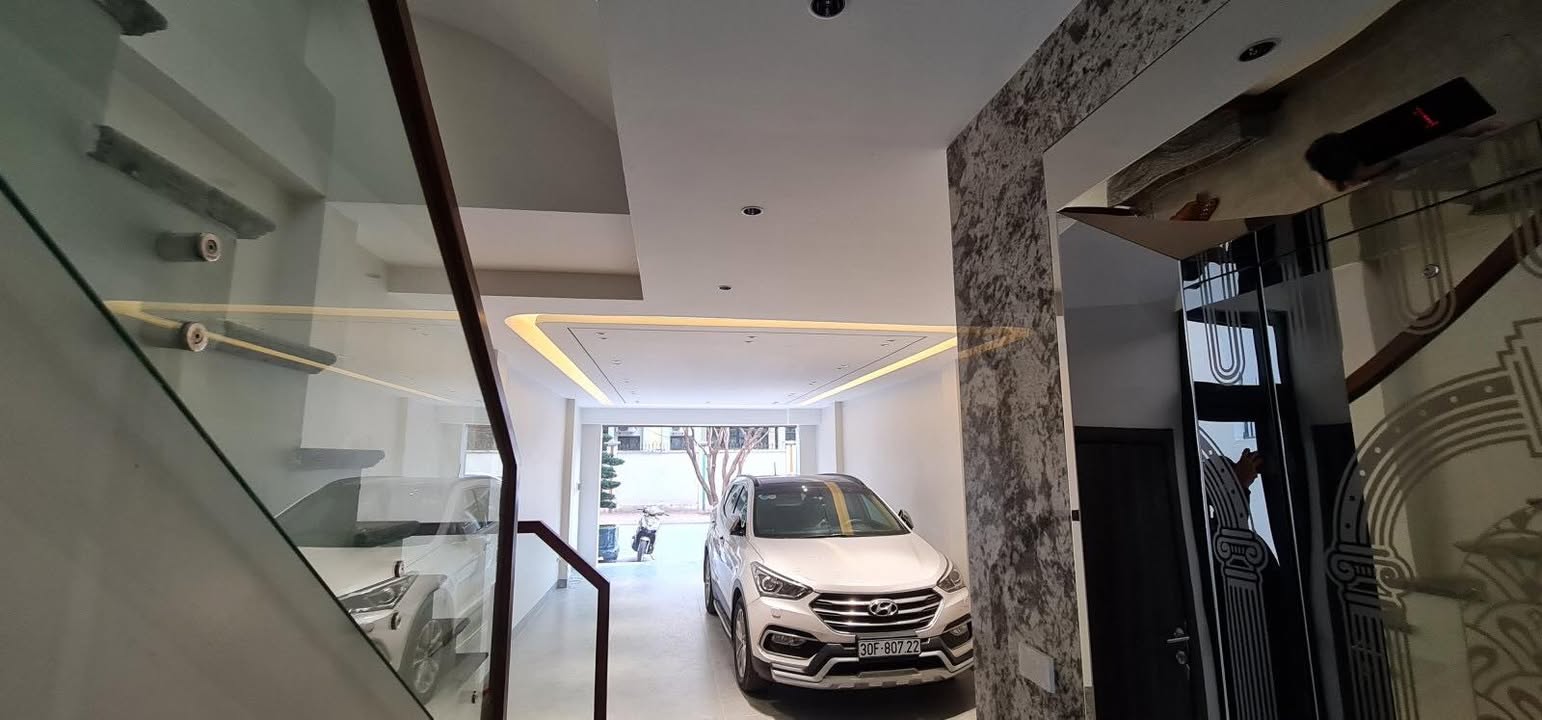 Nhà phố đẹp Thanh Xuân 50m² giá 15.3 tỷ - Kinh doanh sầm uất, ô tô vào tận nhà!