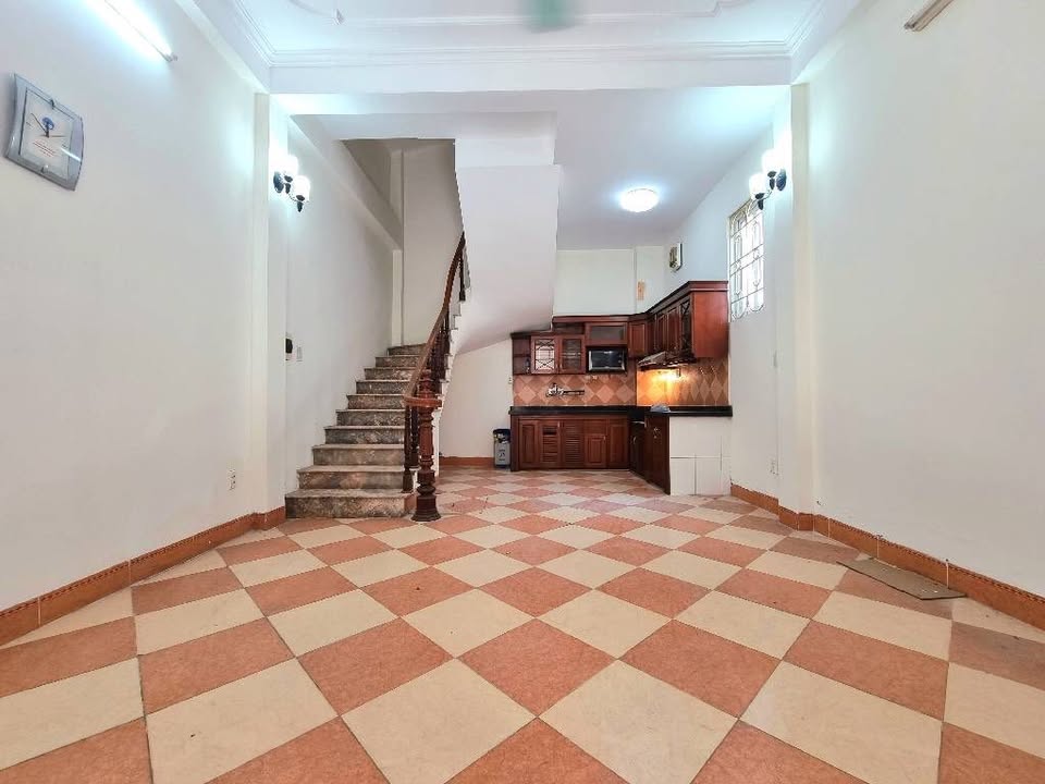 Nhà phố Bùi Xương Trạch, Quận Thanh Xuân 31m² giá 6.8 tỷ - Chính chủ, sẵn sàng vào ở!