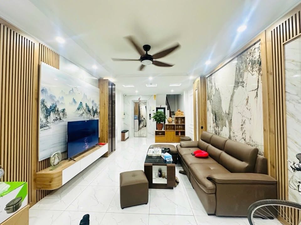 Nhà đẹp Ngã Tư Sở 45m² giá 12.7 tỷ - Sẵn sàng vào ở ngay!