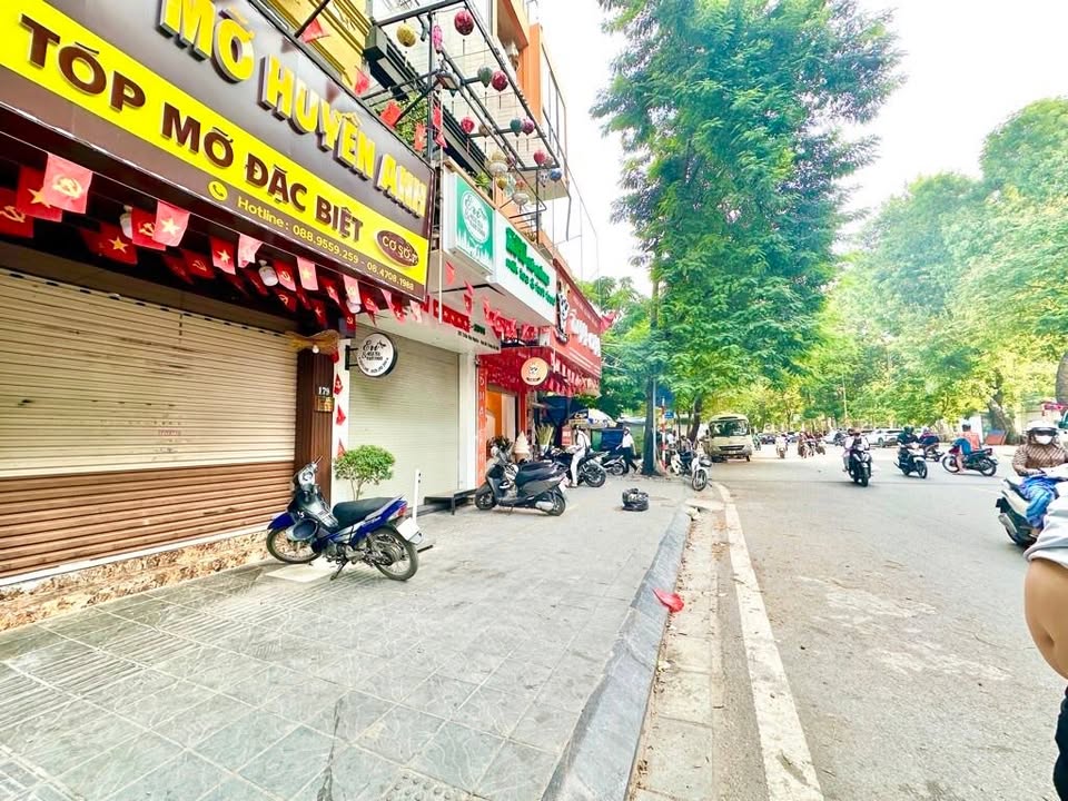 FrontHouse Đường Tây Sơn, Đống Đa 55m² giá 22 tỷ - Kinh doanh sầm uất ngay mặt phố!