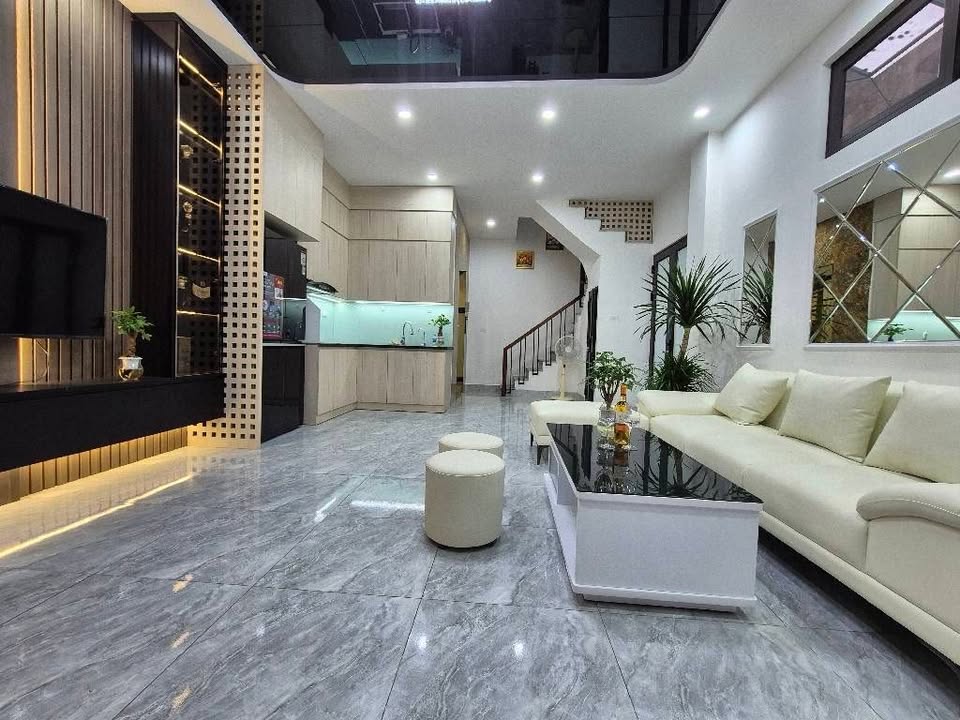 Nhà phố Lê Trọng Tấn, 45m² giá 14 tỷ - Nhà mới, thang máy, chính chủ!