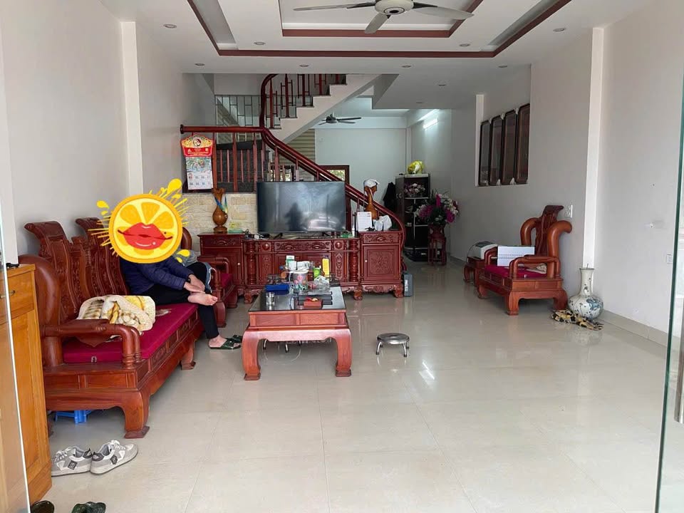 Nhà 2 tầng 1 tum tại Cam Đường 110m² giá 3.1 tỷ - Thiết kế hiện đại, kinh doanh thuận lợi!