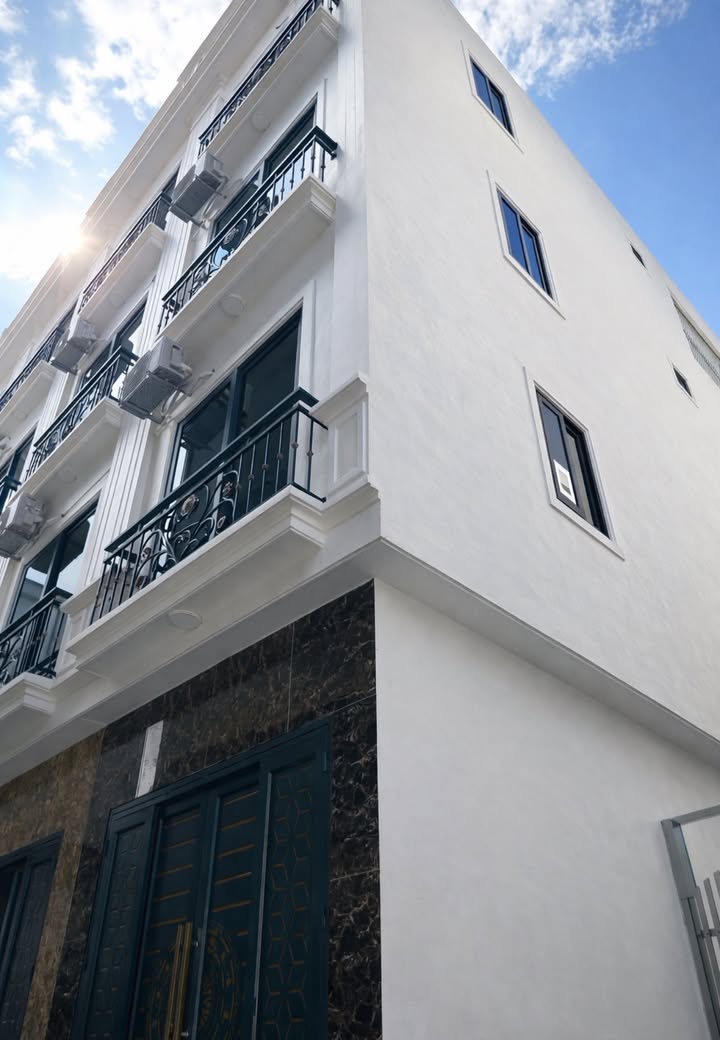 Nhà đẹp Hoài Đức 35m² giá 6.1 tỷ - Lô góc, đầy đủ tiện ích!