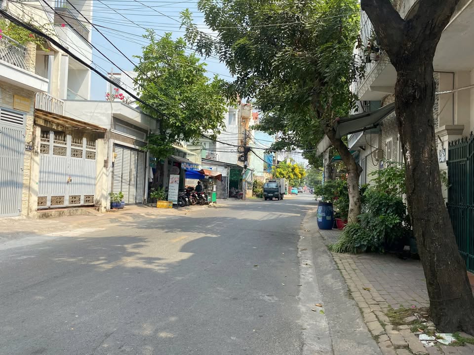 FrontHouse Đường 185 Phước Long A 100m² giá 11.5 tỷ - Mặt tiền thông thoáng!