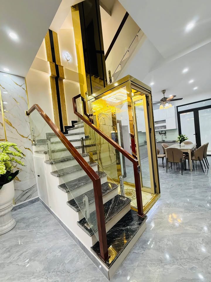 Nhà phố Hồ Sen 58m² giá 6.88 tỷ - Ô tô đỗ cửa, sẵn sàng vào ở!