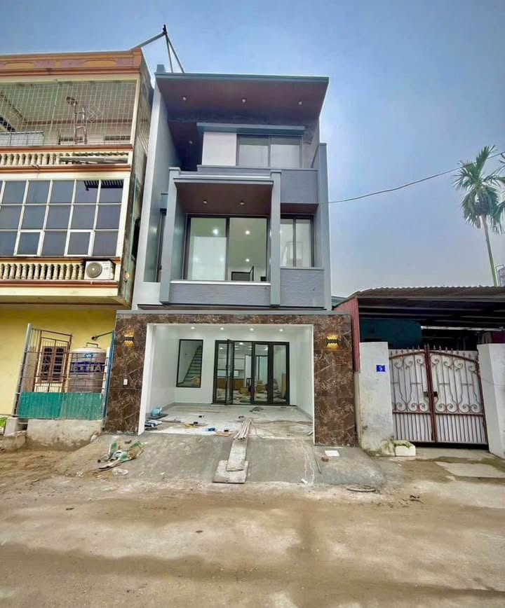 Nhà 3 tầng Phú Thái 85m² giá 5.2 tỷ - Ô tô vào tận cửa, vị trí vàng!