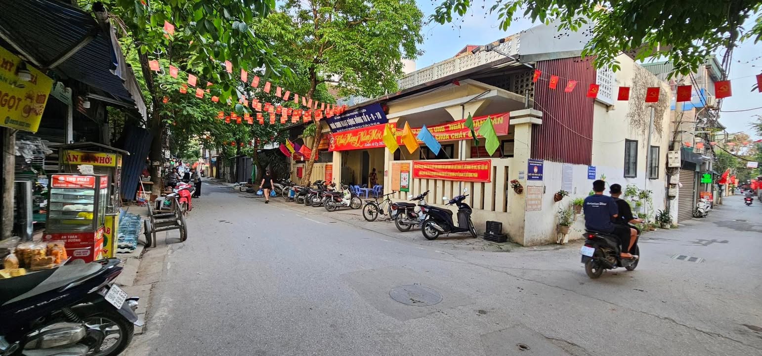 Nhà phố Âu Cơ 61m² giá 9 tỷ - Thiết kế siêu đẹp, sân vườn cực chill!