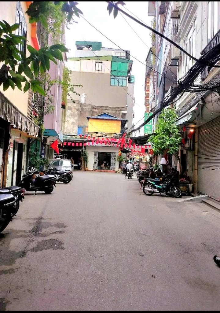 Nhà 3 tầng Quốc Tử Giám 39m² giá 6.7 tỷ - Ngõ thông, kinh doanh tốt!