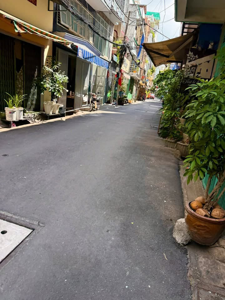 Nhà 6 tầng hẻm xe hơi Trường Sa - Huỳnh Văn Bánh, Phú Nhuận, 62m² - Giá tốt hiếm có!