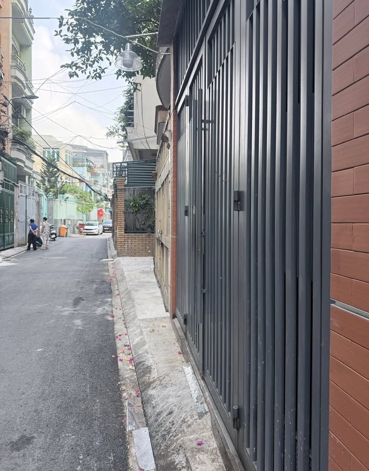 Nhà riêng Quận 10, 65m² giá 12.9 tỷ - Vị trí đắc địa gần Metro!