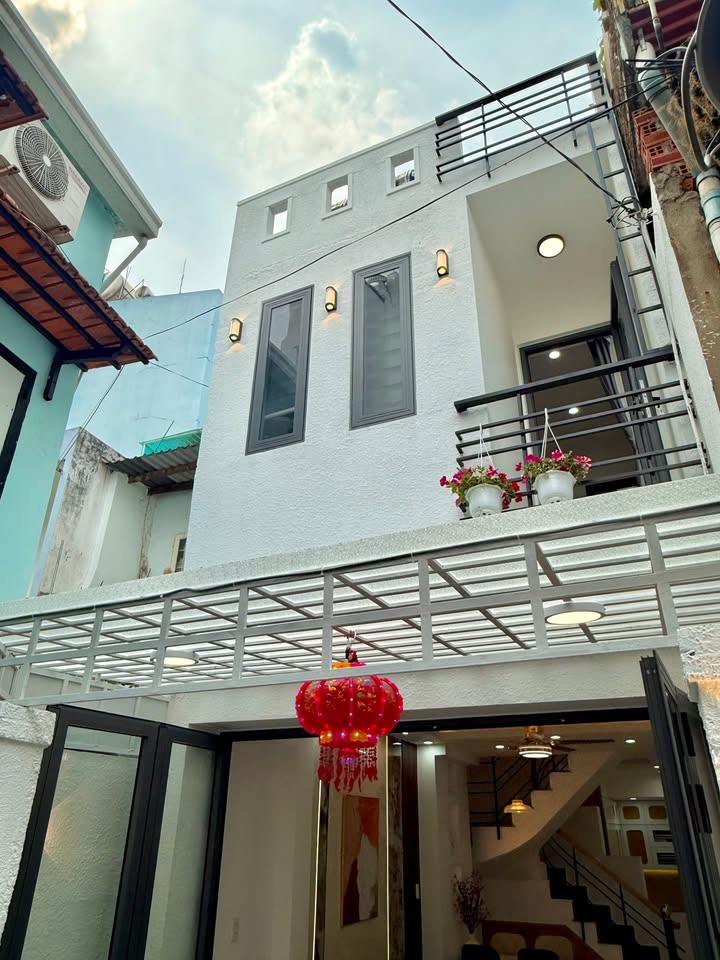 Nhà đẹp Lê Quang Định Bình Thạnh 78m² giá 5.35 tỷ - Hướng Đông, tiện di chuyển!