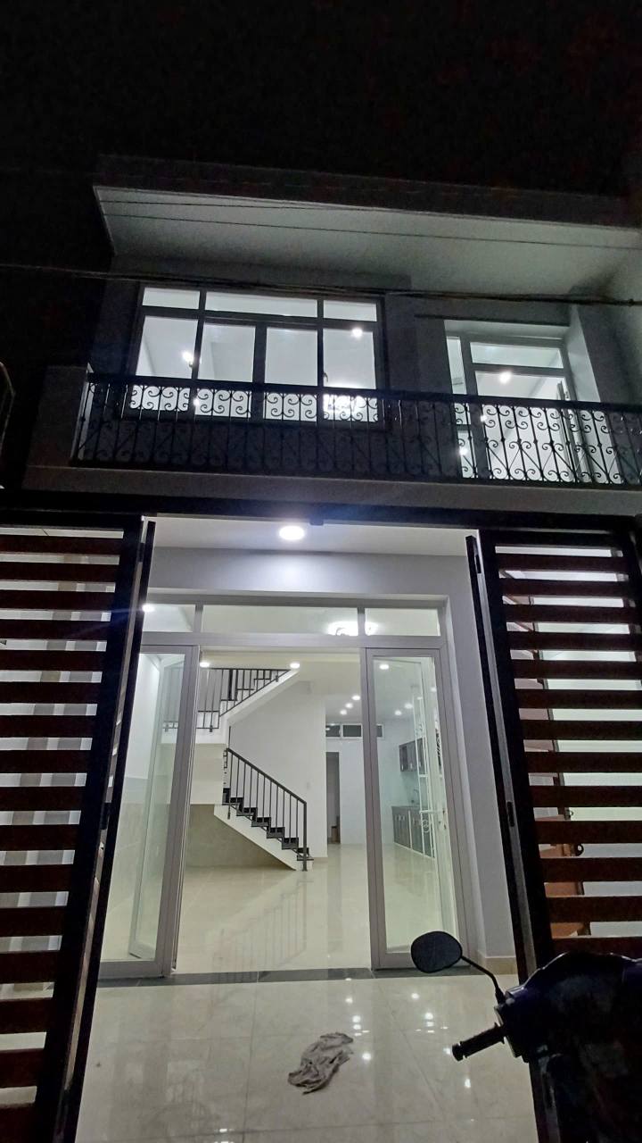 FrontHouse Huyện Bình Chánh 73m² giá 4.89 tỷ - Nhà mới sạch sẽ, ô tô đậu cửa!