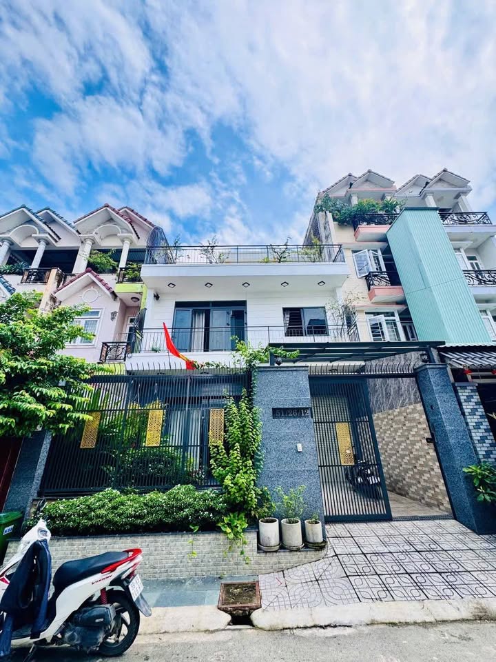 Biệt thự đẹp Quận 12 160m² giá 12.5 tỷ - Khu dân trí cao, an ninh tốt!