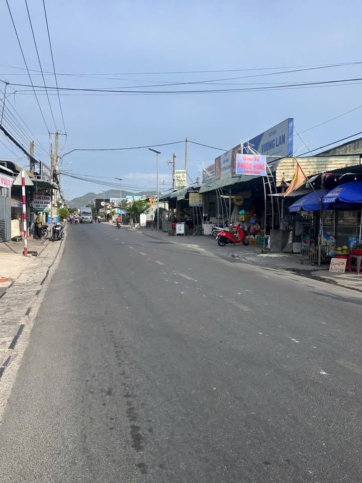 Đất nền mặt tiền bê tông xã Phước Hưng 210m² giá chỉ 2 tỷ - Đầu tư sinh lời ngay!