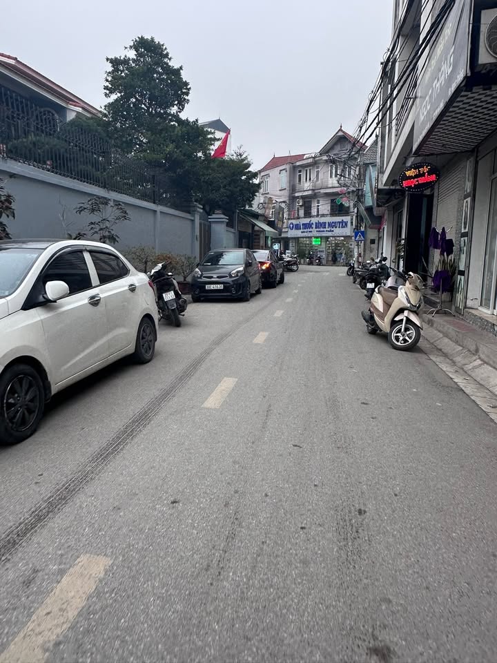 Nhà 3 tầng Kim Chung 65m² giá thỏa thuận - Pháp lý sạch, đầy đủ tiện nghi!