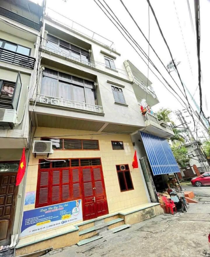 Nhà riêng Phường Hồng Gai, Hạ Long 35m² giá 3 tỷ - Ô tô đỗ cửa tiện lợi!