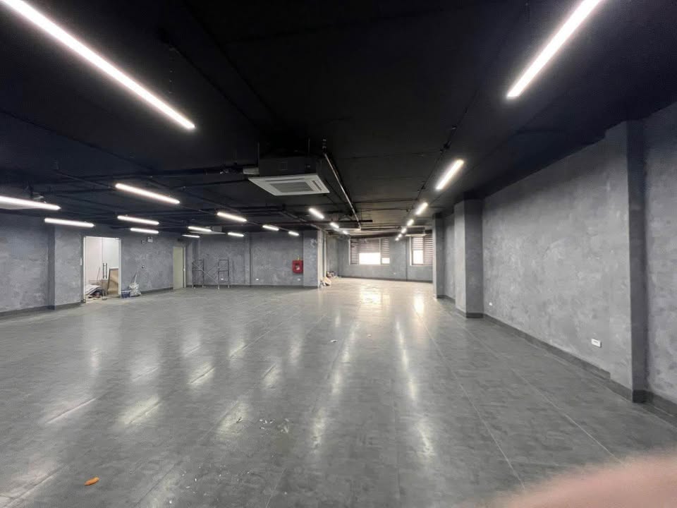 Cho thuê sàn văn phòng tại Phạm Văn Đồng, Bắc Từ Liêm - 300m², giá 46 triệu/tháng!