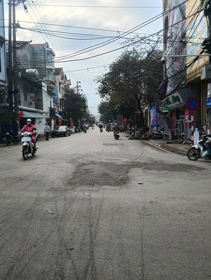 Nhà 2 tầng mặt phố Minh Khai, 76m² giá 1.8 tỷ - Tiện lợi cho gia đình!