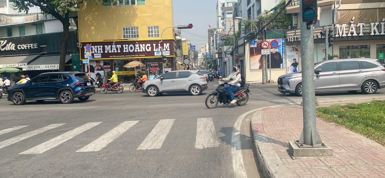 FrontHouse mặt tiền Trần Quang Diệu, Quận 3, 36m² - Giá chỉ 5.2 tỷ!